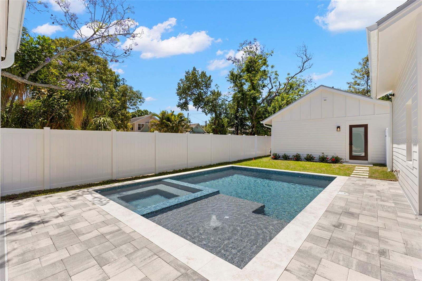 Image 27 of 65 For 1100 8th Street N