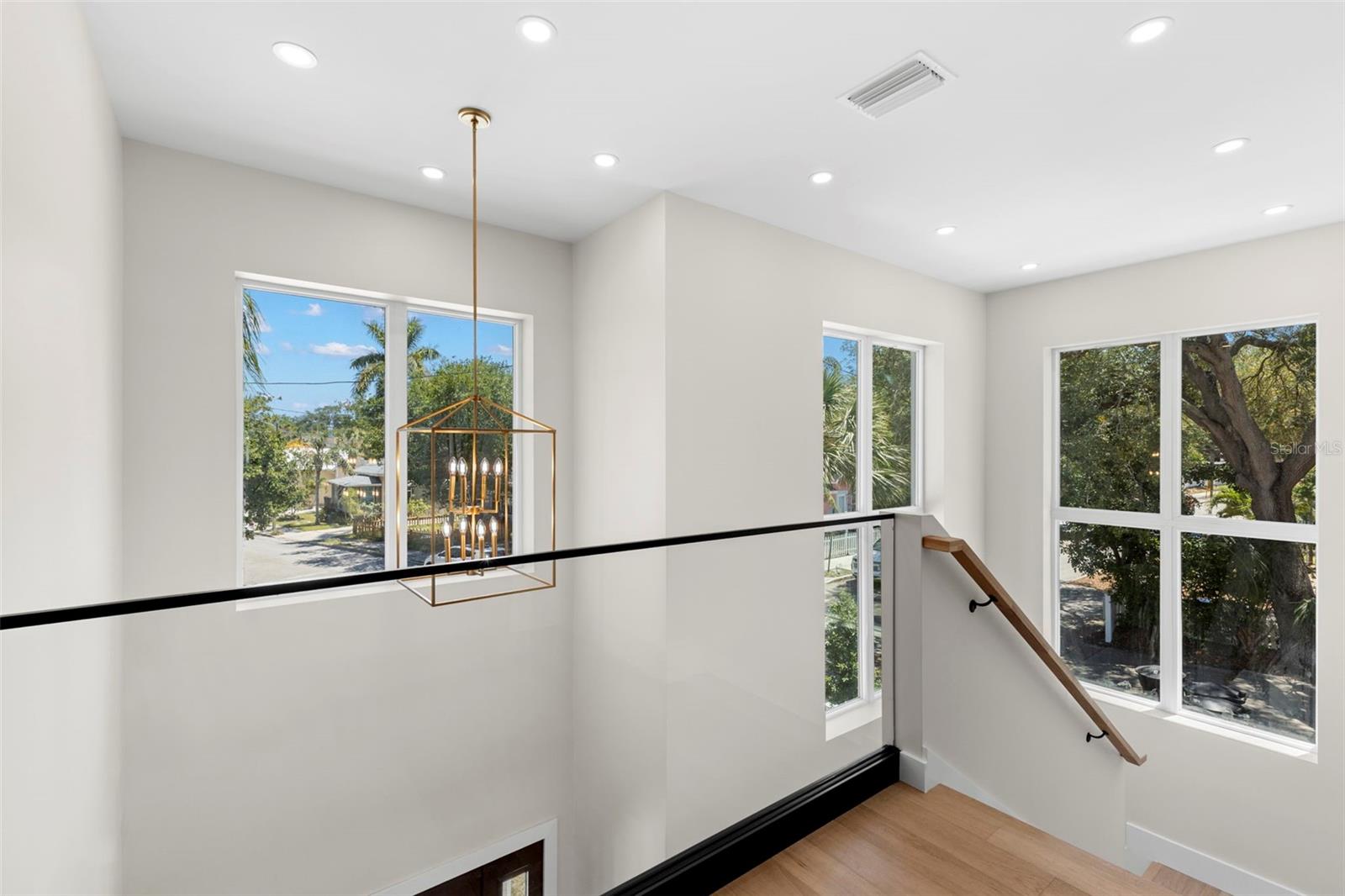 Image 31 of 65 For 1100 8th Street N