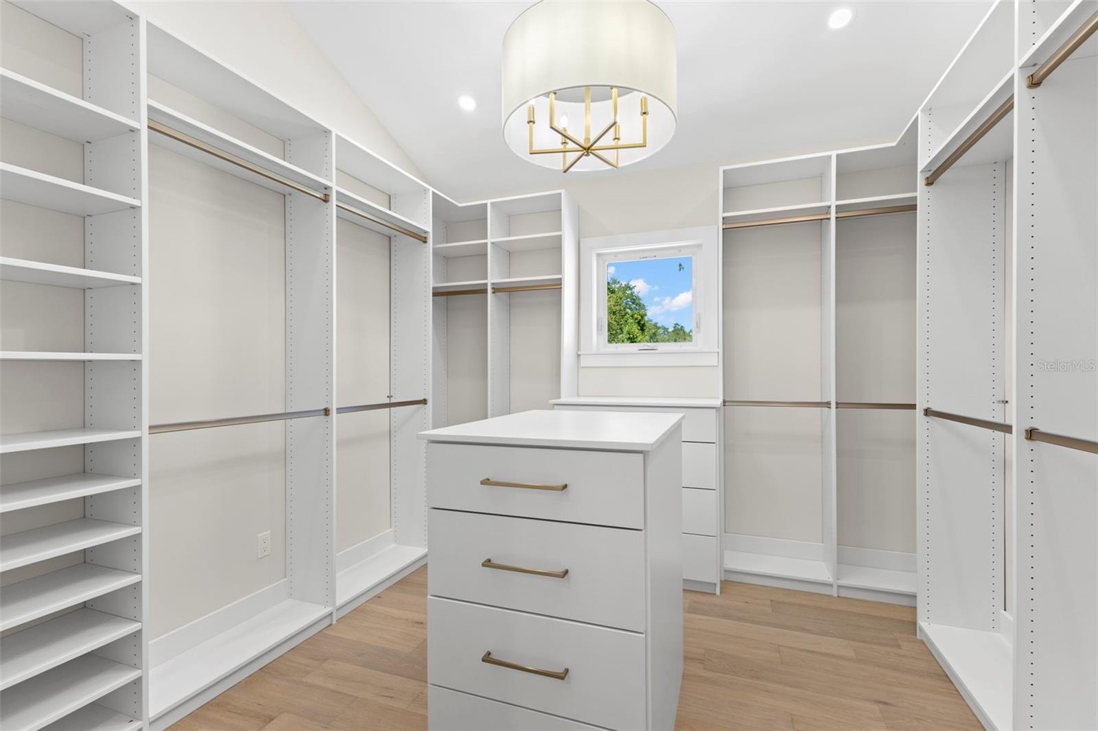 Image 34 of 65 For 1100 8th Street N