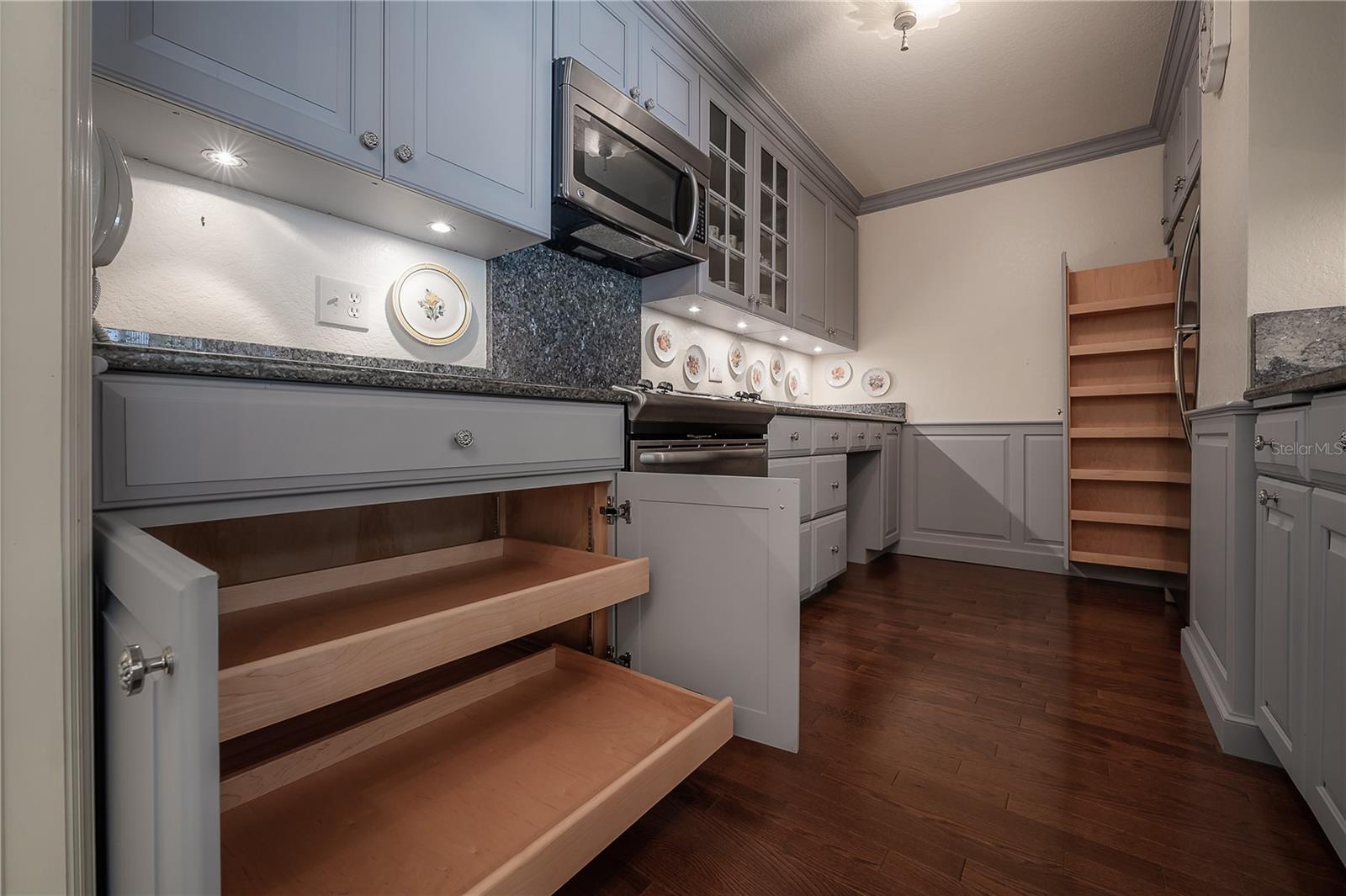 Listing photo id 11 for 700 Harbour Island Boulevard 716