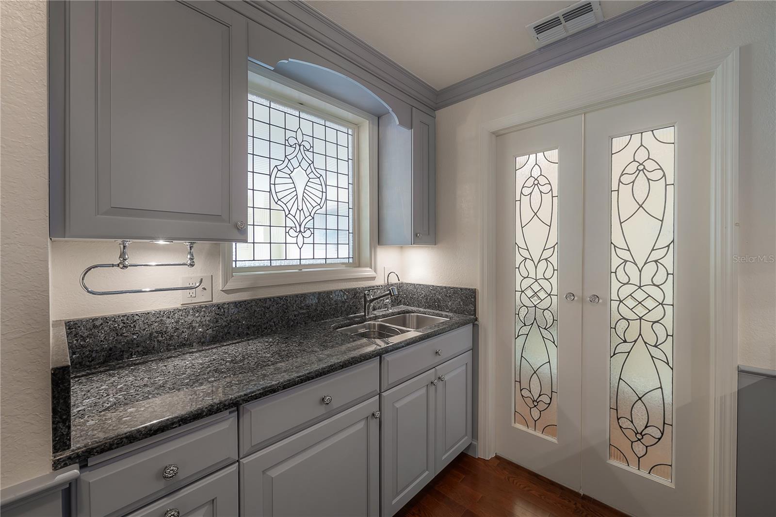 Listing photo id 13 for 700 Harbour Island Boulevard 716