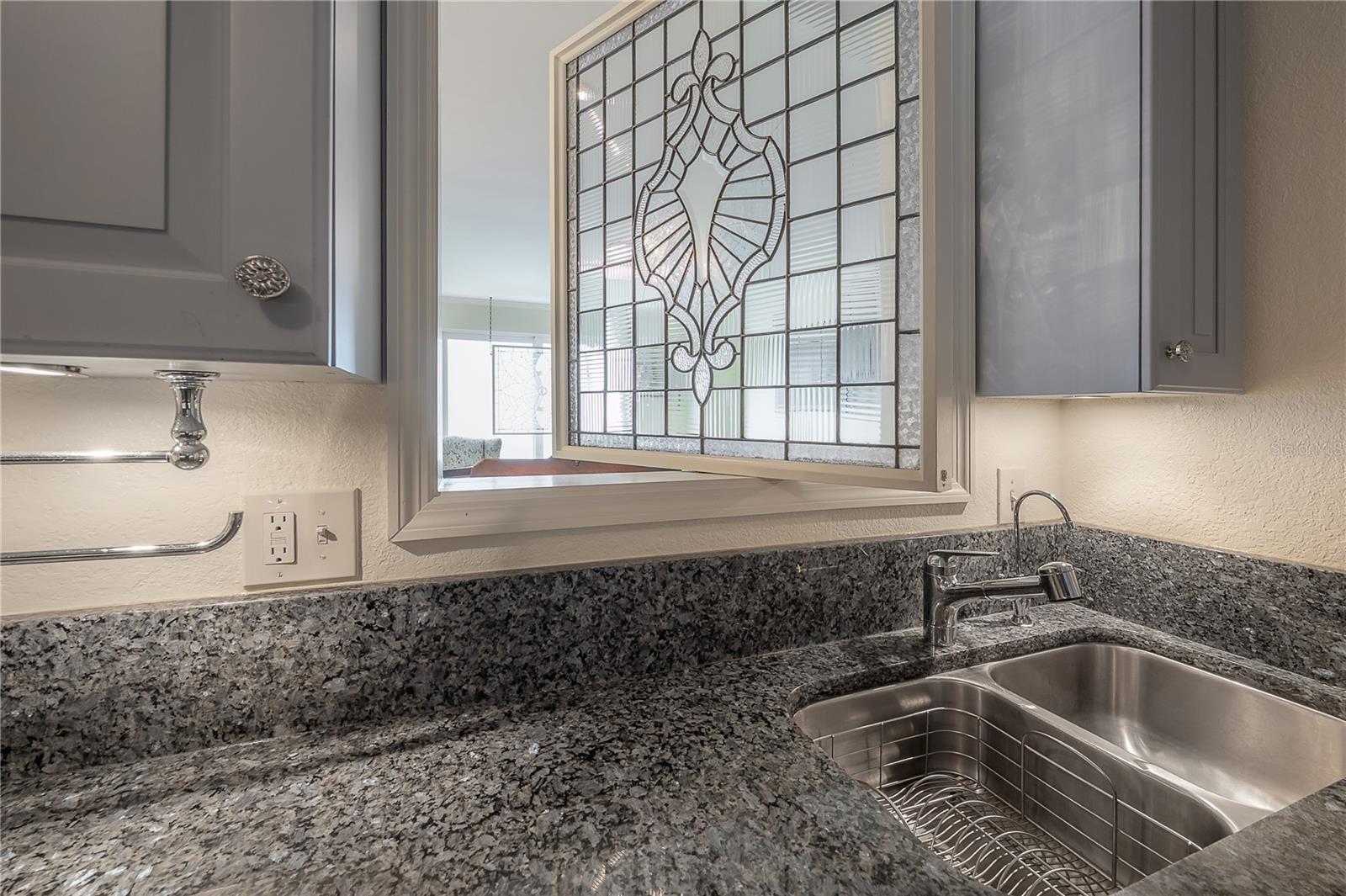 Listing photo id 15 for 700 Harbour Island Boulevard 716