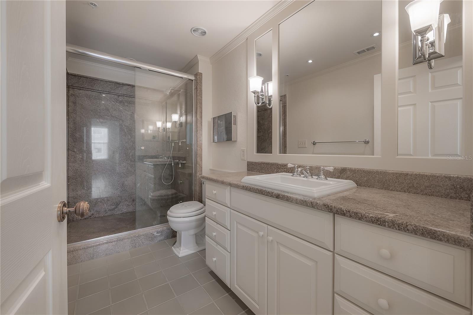 Listing photo id 23 for 700 Harbour Island Boulevard 716