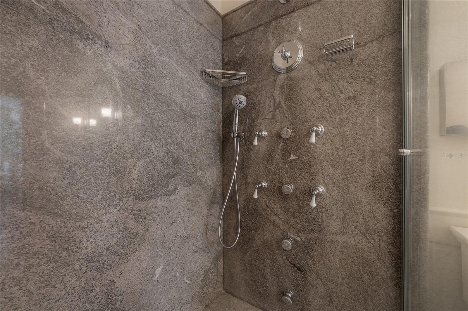 Listing photo id 25 for 700 Harbour Island Boulevard 716