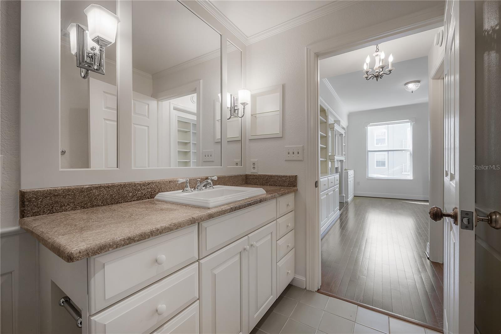 Listing photo id 26 for 700 Harbour Island Boulevard 716