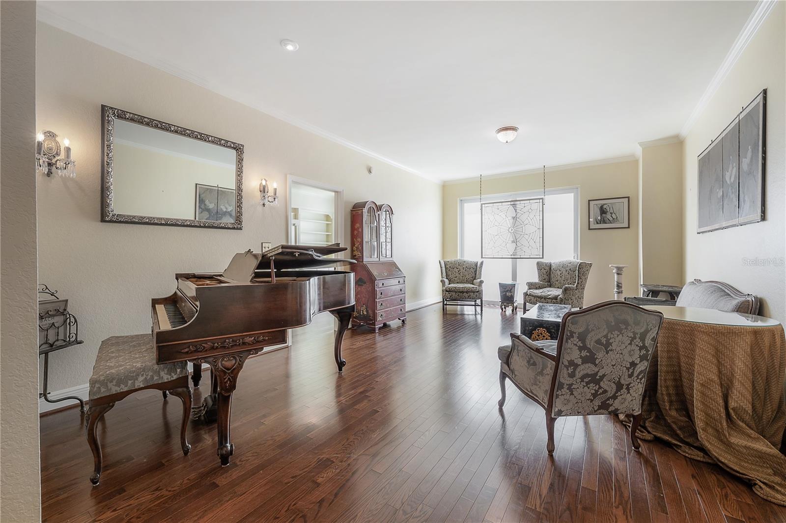 Listing photo id 2 for 700 Harbour Island Boulevard 716