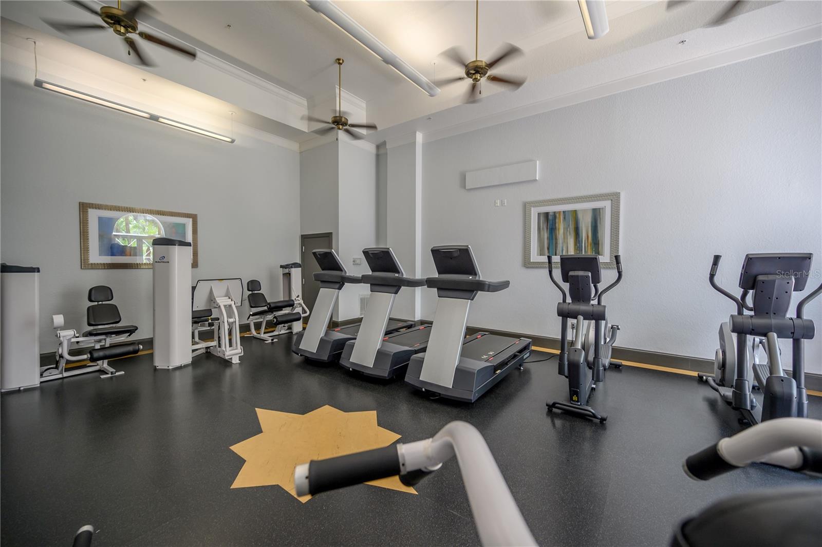 Listing photo id 51 for 700 Harbour Island Boulevard 716