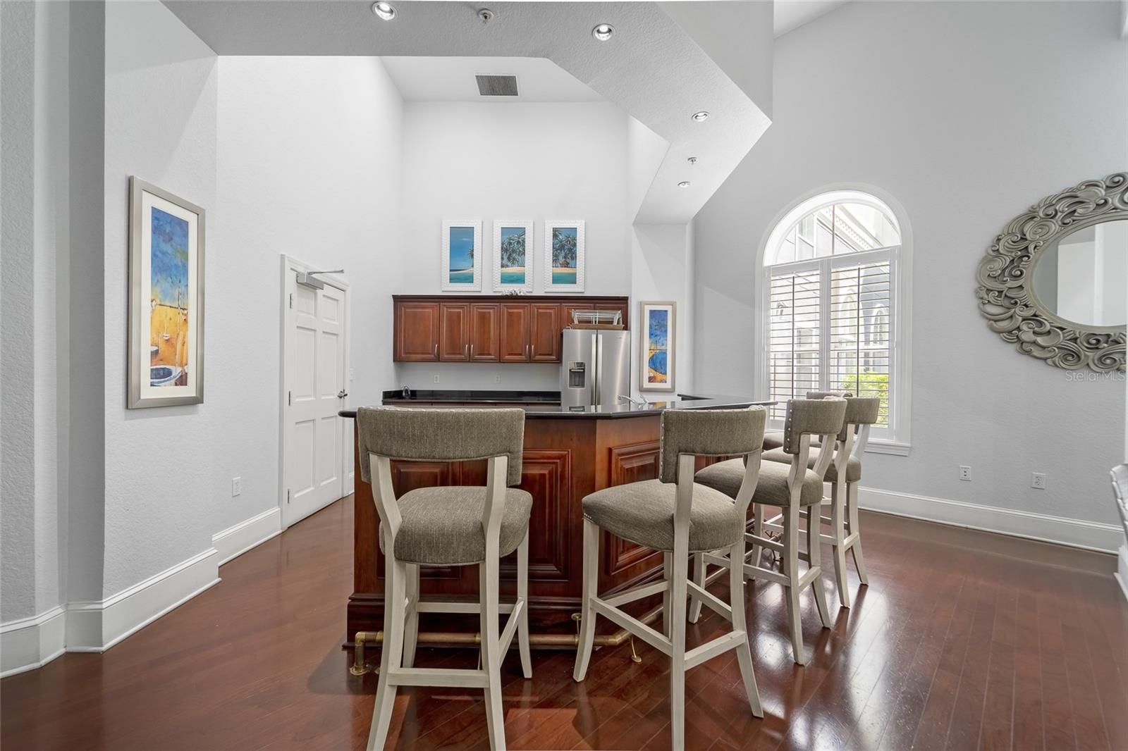 Listing photo id 55 for 700 Harbour Island Boulevard 716