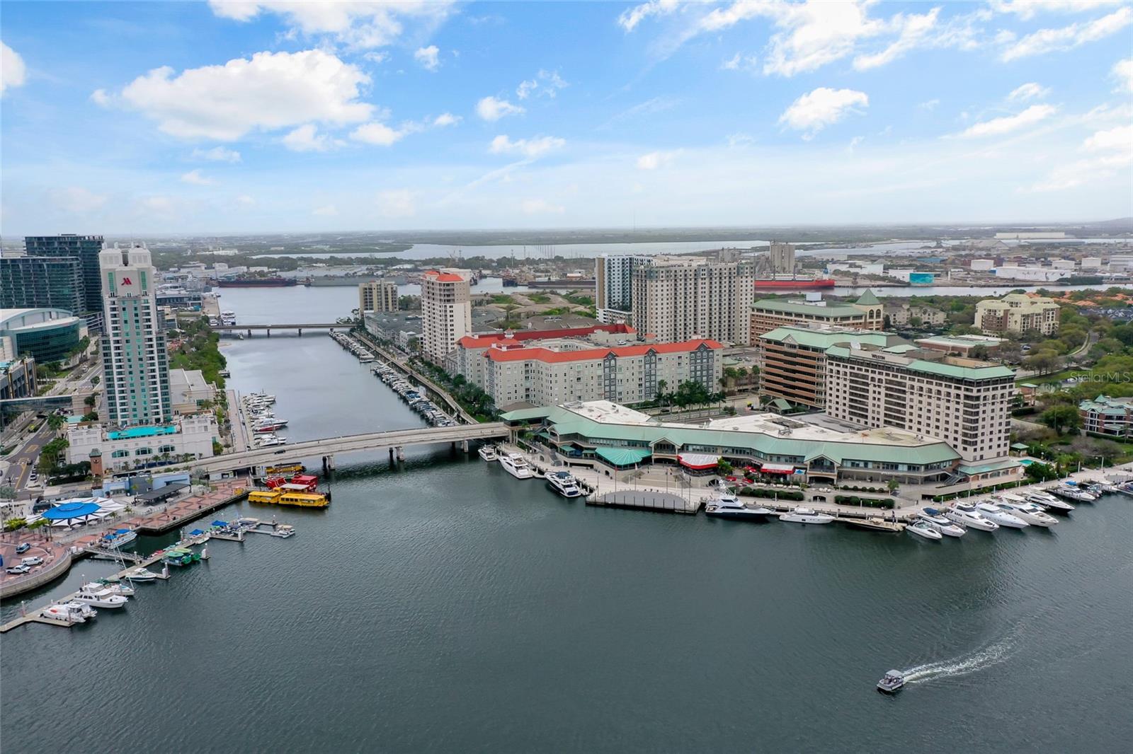 Listing photo id 60 for 700 Harbour Island Boulevard 716