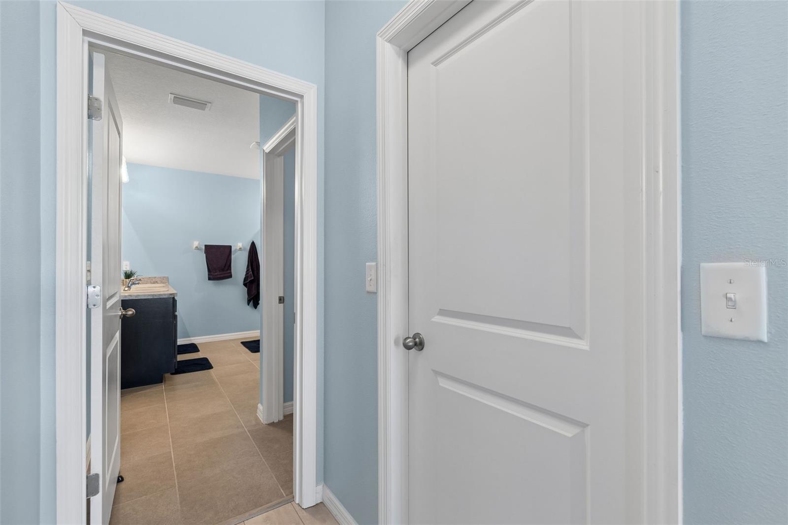 Image 16 of 45 For 11913 Ledbury Commons Drive