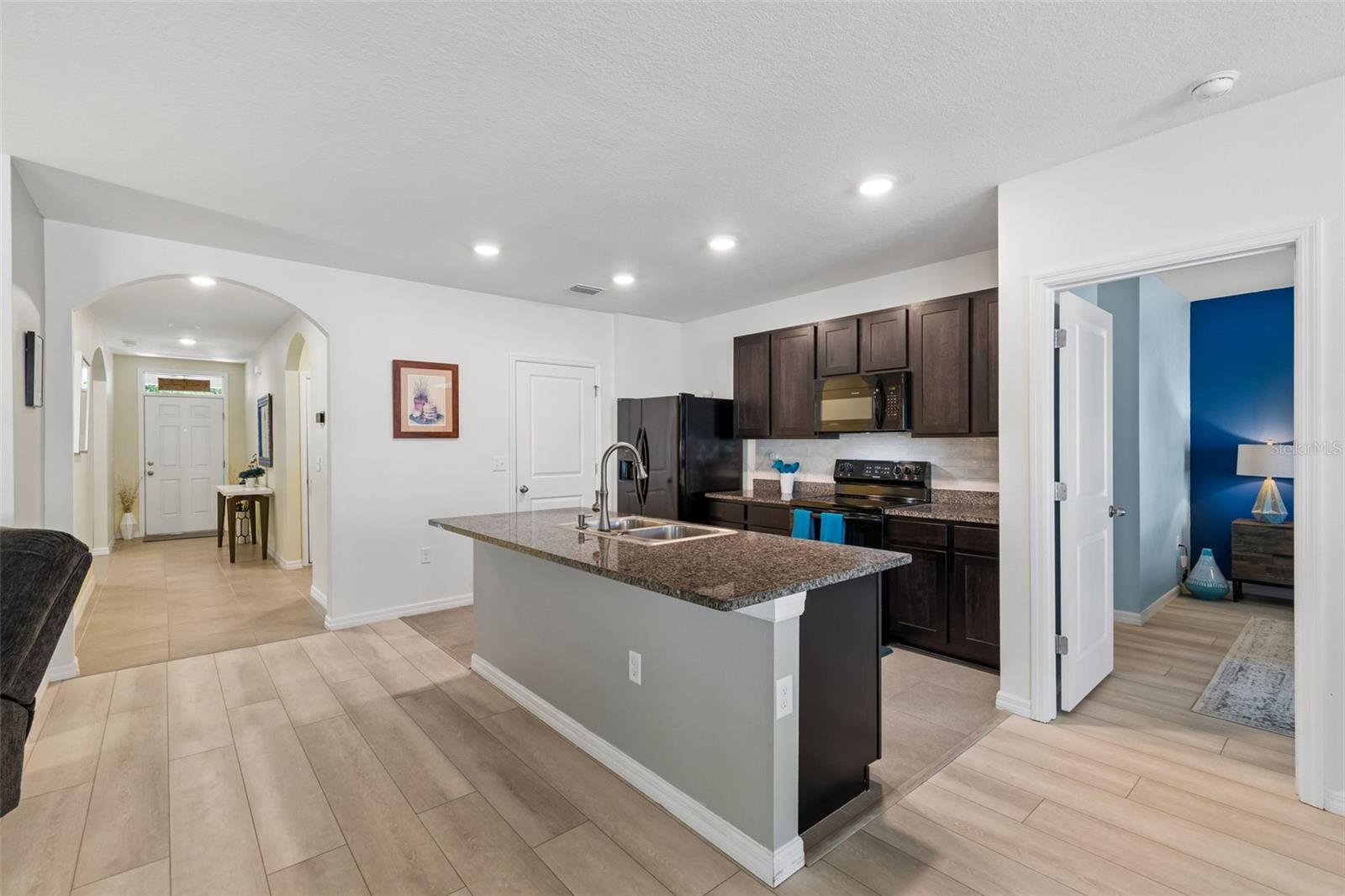 Image 4 of 45 For 11913 Ledbury Commons Drive