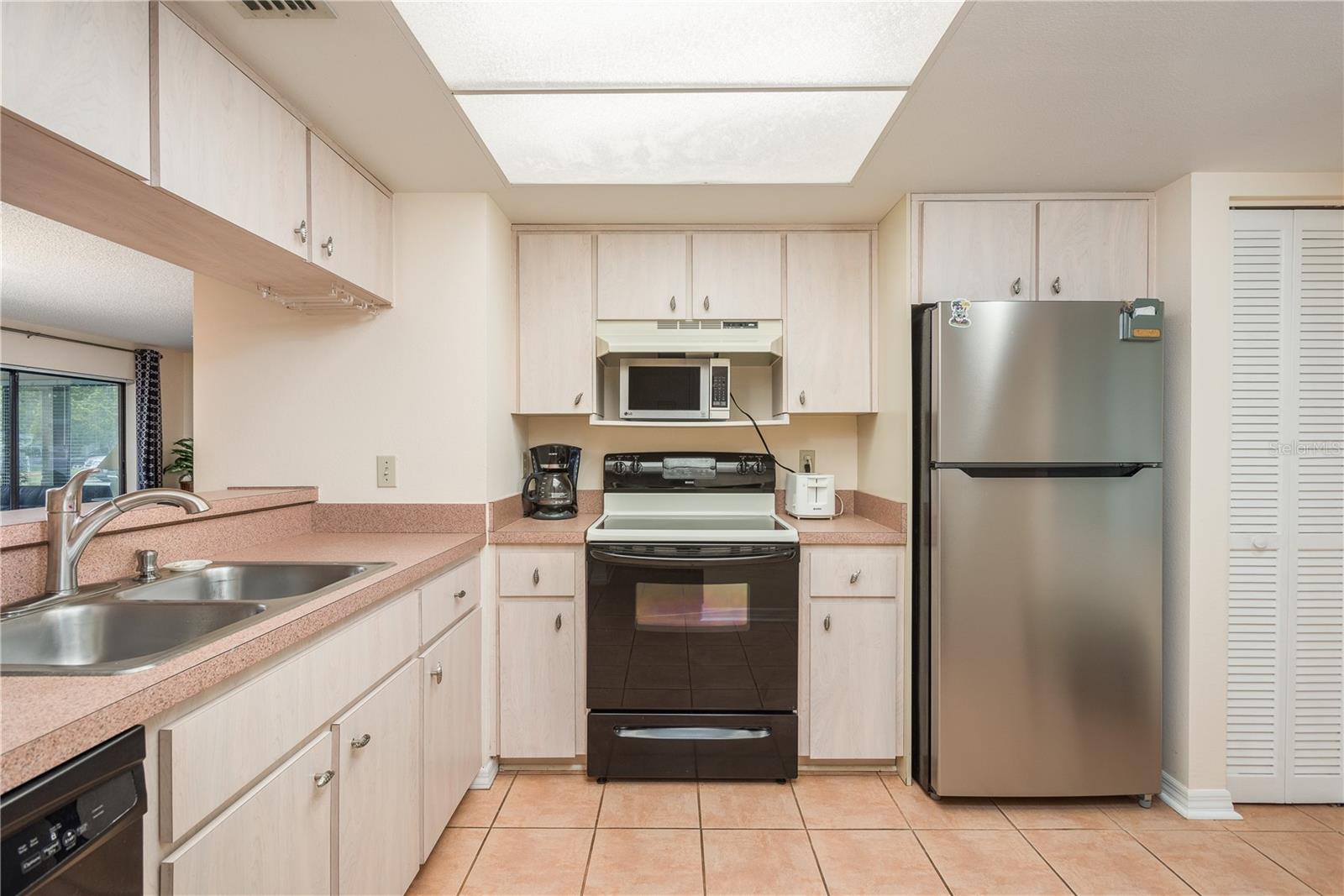 Image 3 of 23 For 2713 Countryside Boulevard 108