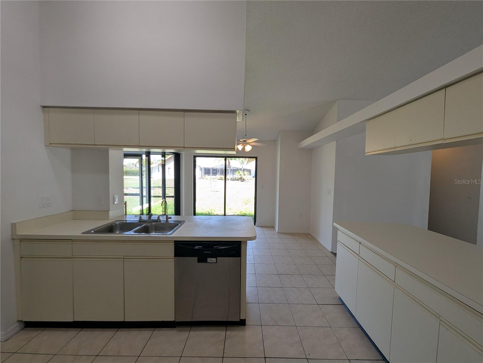 Image 4 of 20 For 11322 Torrey Pines Drive