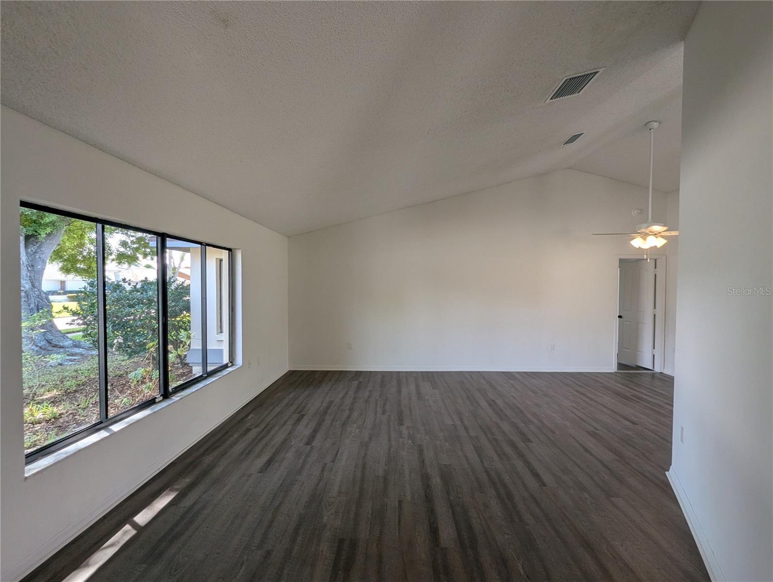 Image 6 of 20 For 11322 Torrey Pines Drive