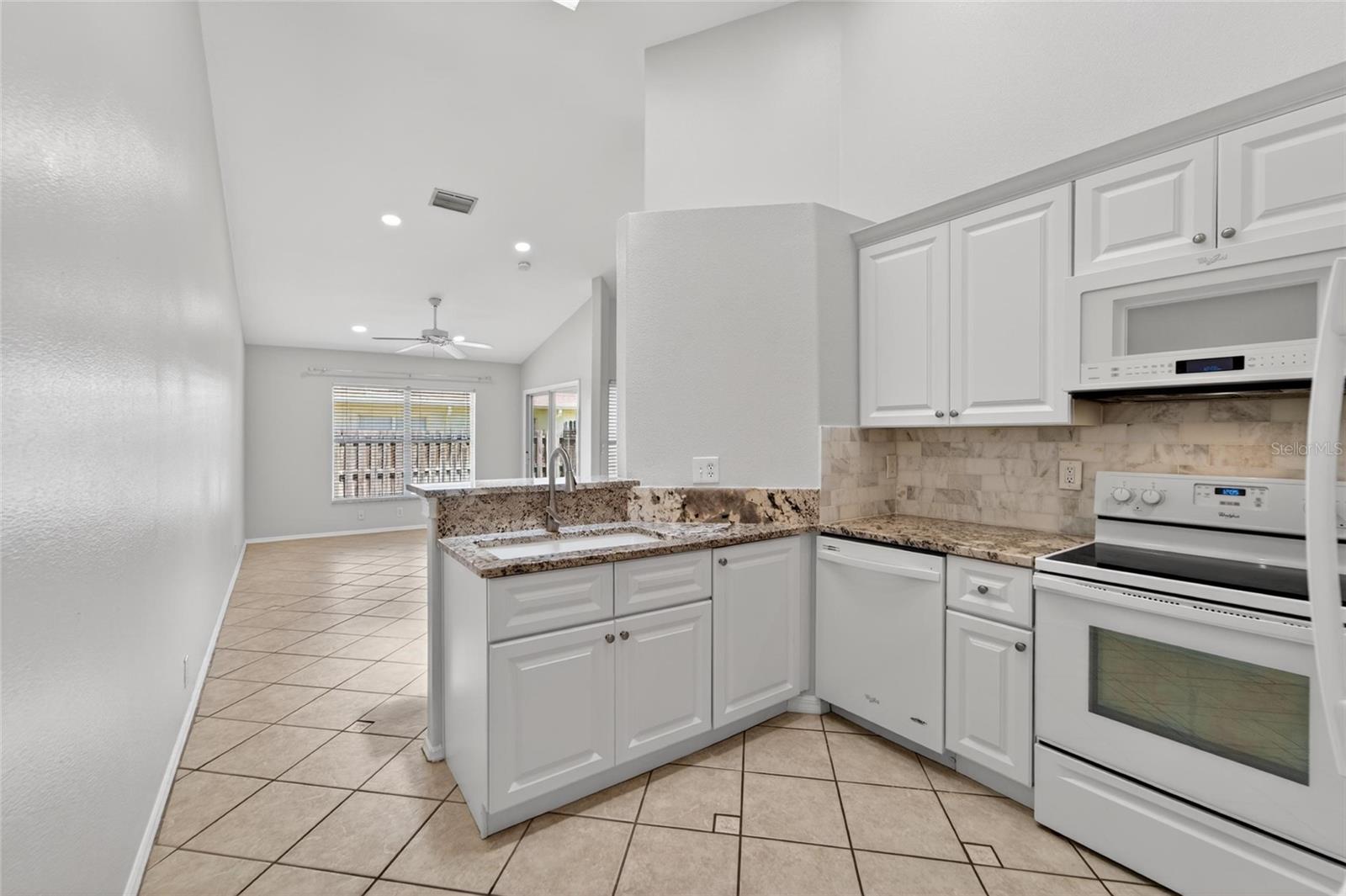 Image 24 of 80 For 658 Green Valley Road B3