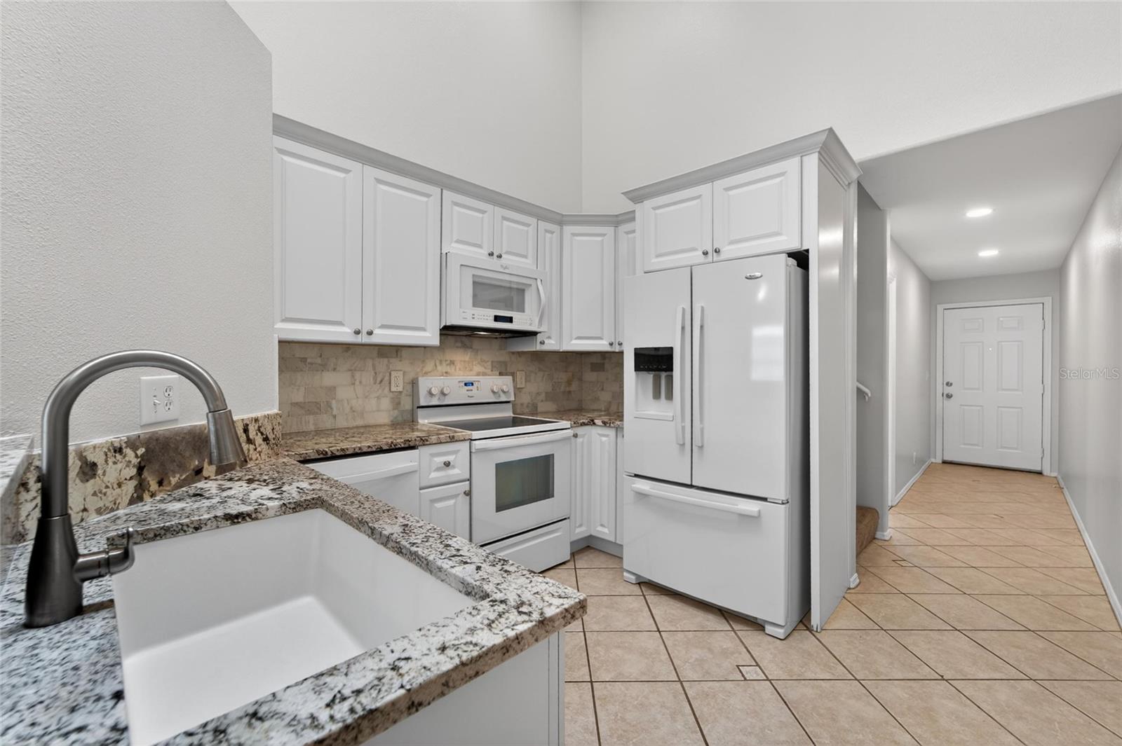 Image 26 of 80 For 658 Green Valley Road B3