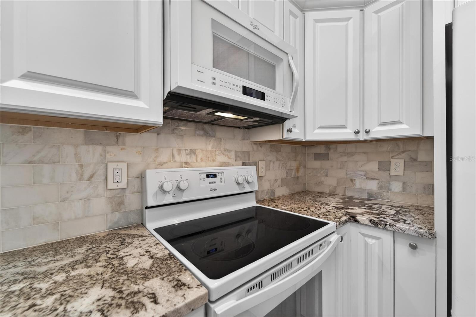 Image 28 of 80 For 658 Green Valley Road B3