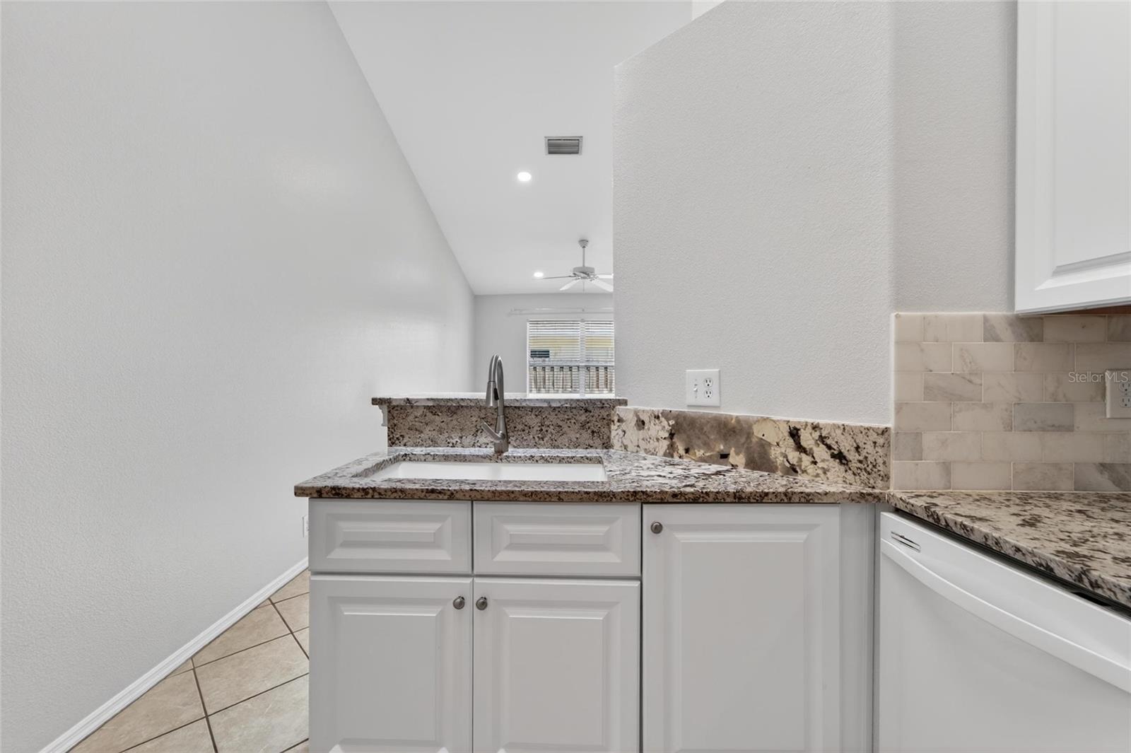 Image 29 of 80 For 658 Green Valley Road B3