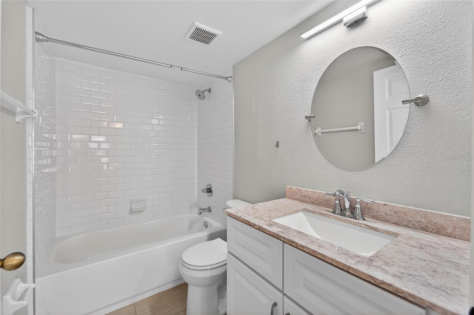 Image 38 of 80 For 658 Green Valley Road B3