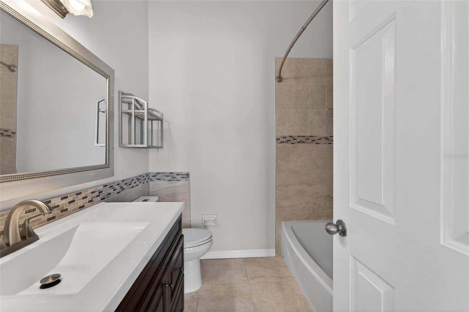 Image 54 of 80 For 658 Green Valley Road B3