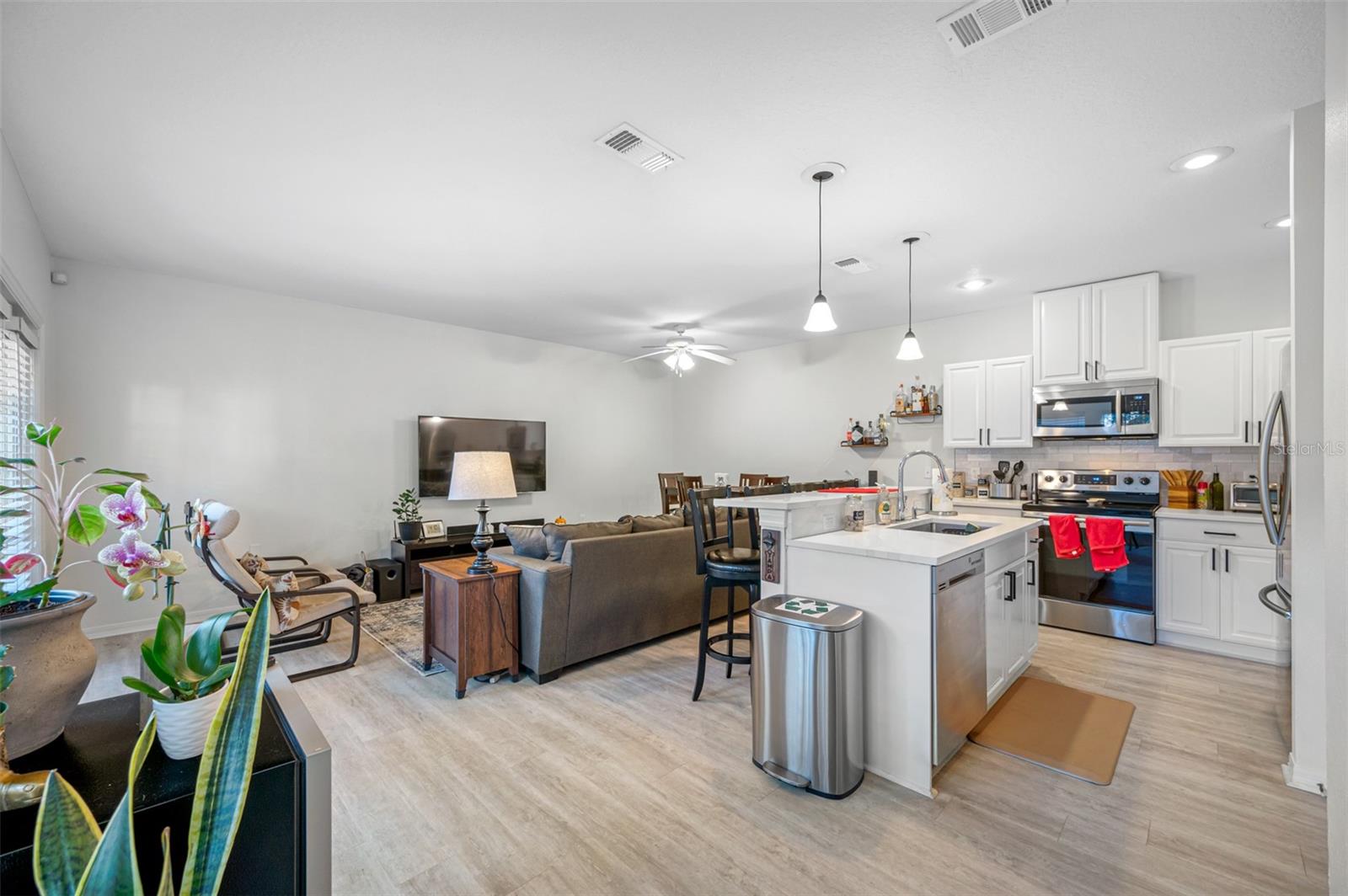 Image 9 of 34 For 400 Willow Avenue A