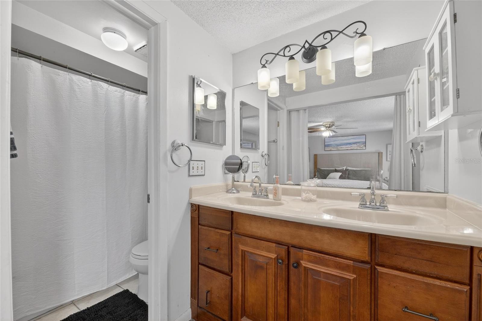 Image 25 of 50 For 6609 Jennifer Drive