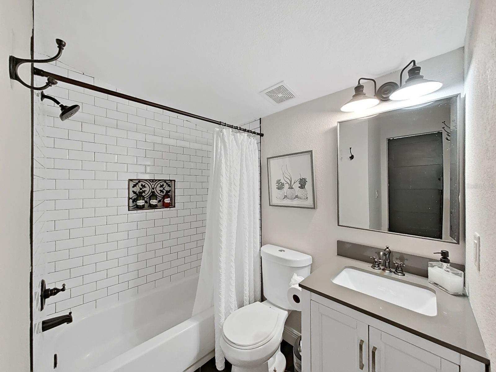 Image 32 of 51 For 1215 Curtis Street