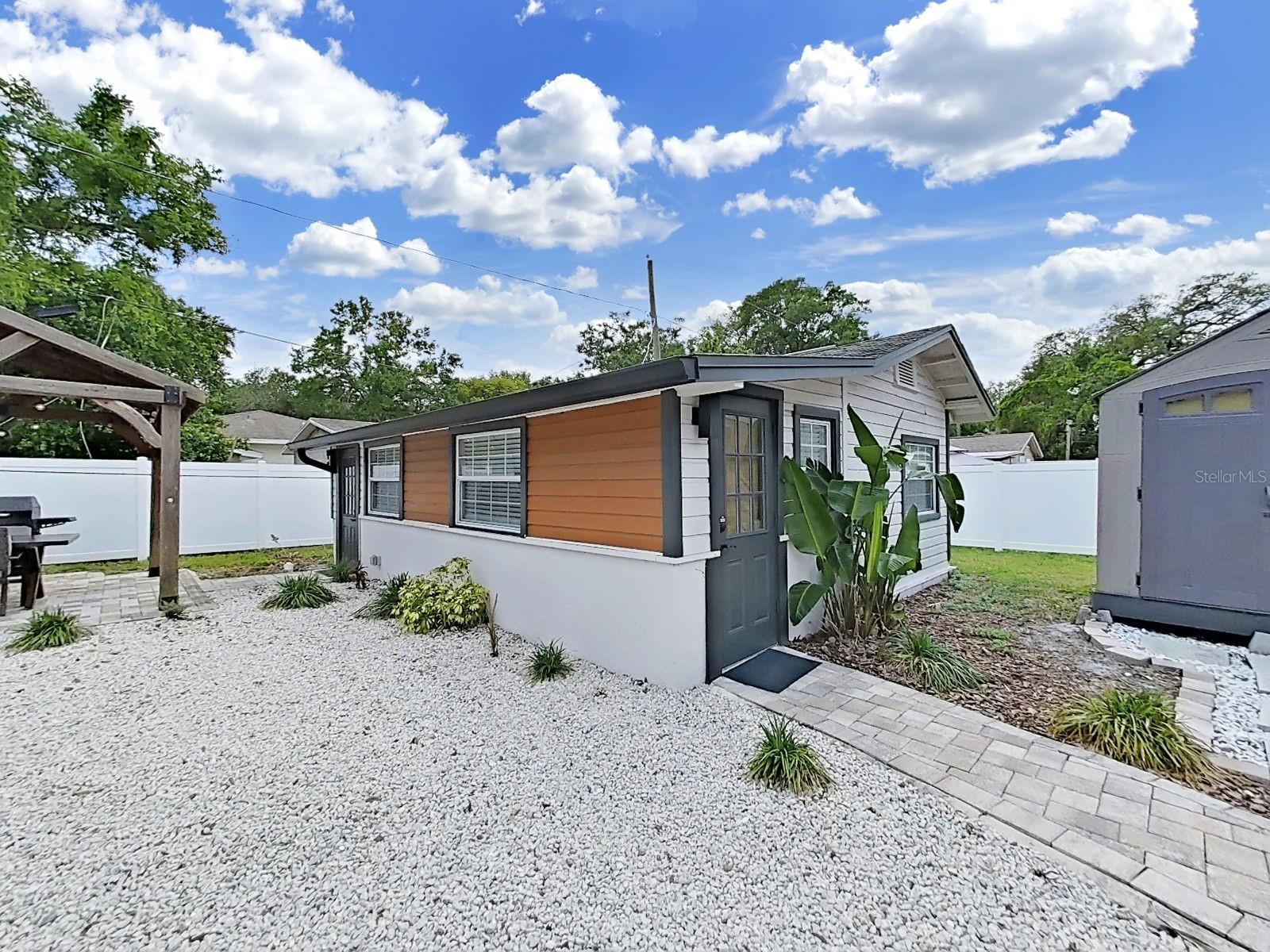 Image 33 of 51 For 1215 Curtis Street