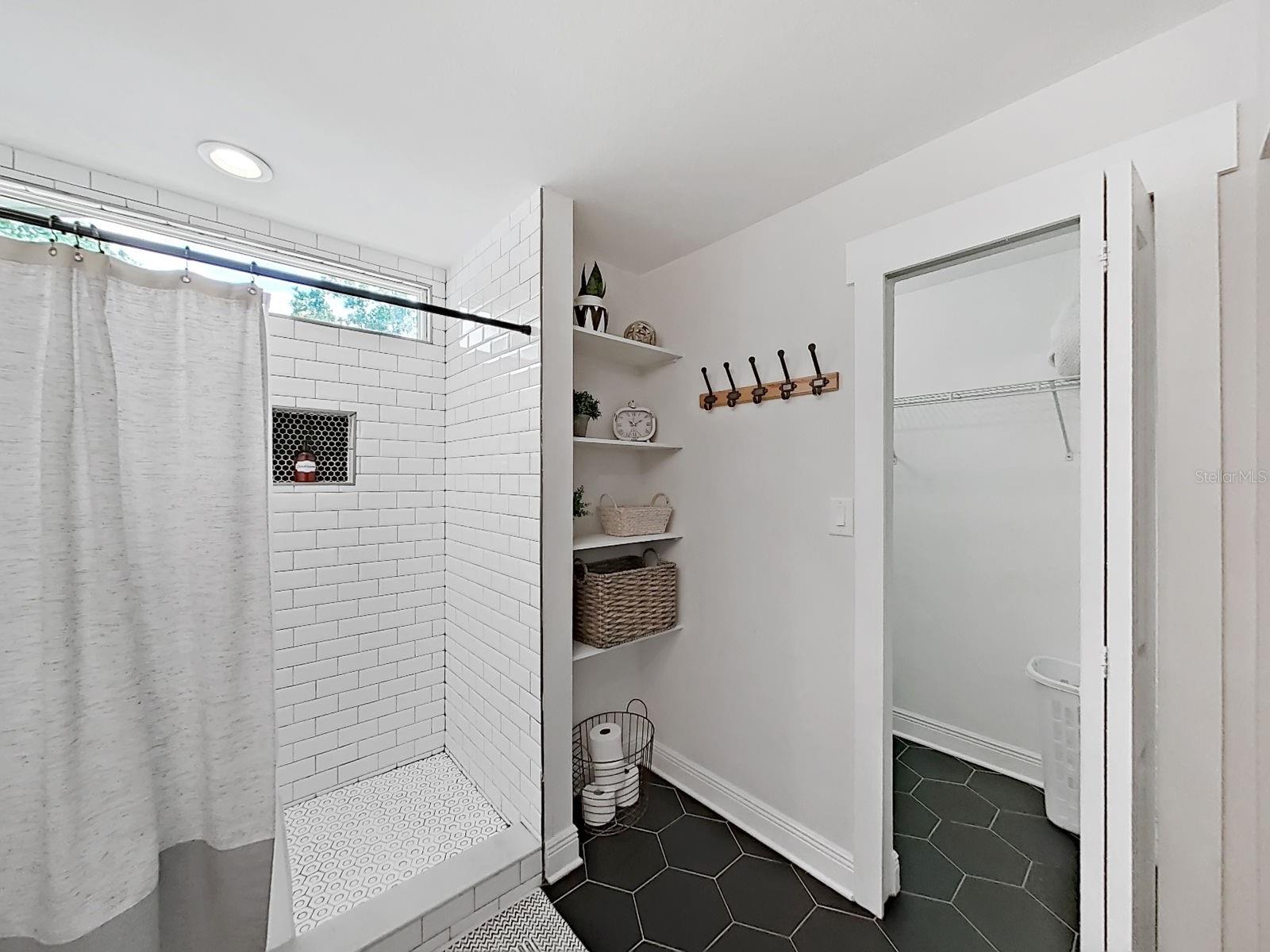 Image 40 of 51 For 1215 Curtis Street