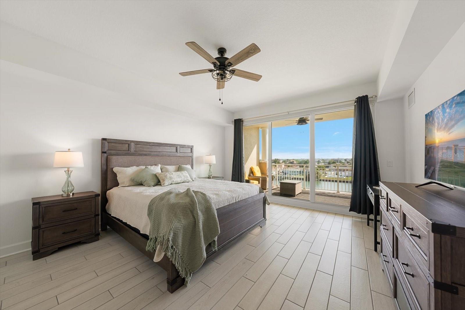 Image 14 of 23 For 125 Island Way 402