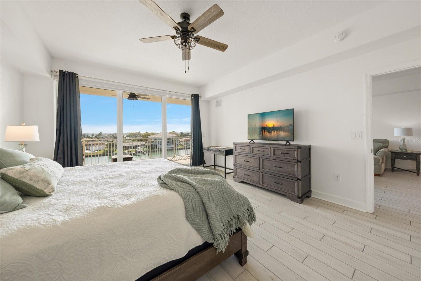 Image 15 of 23 For 125 Island Way 402