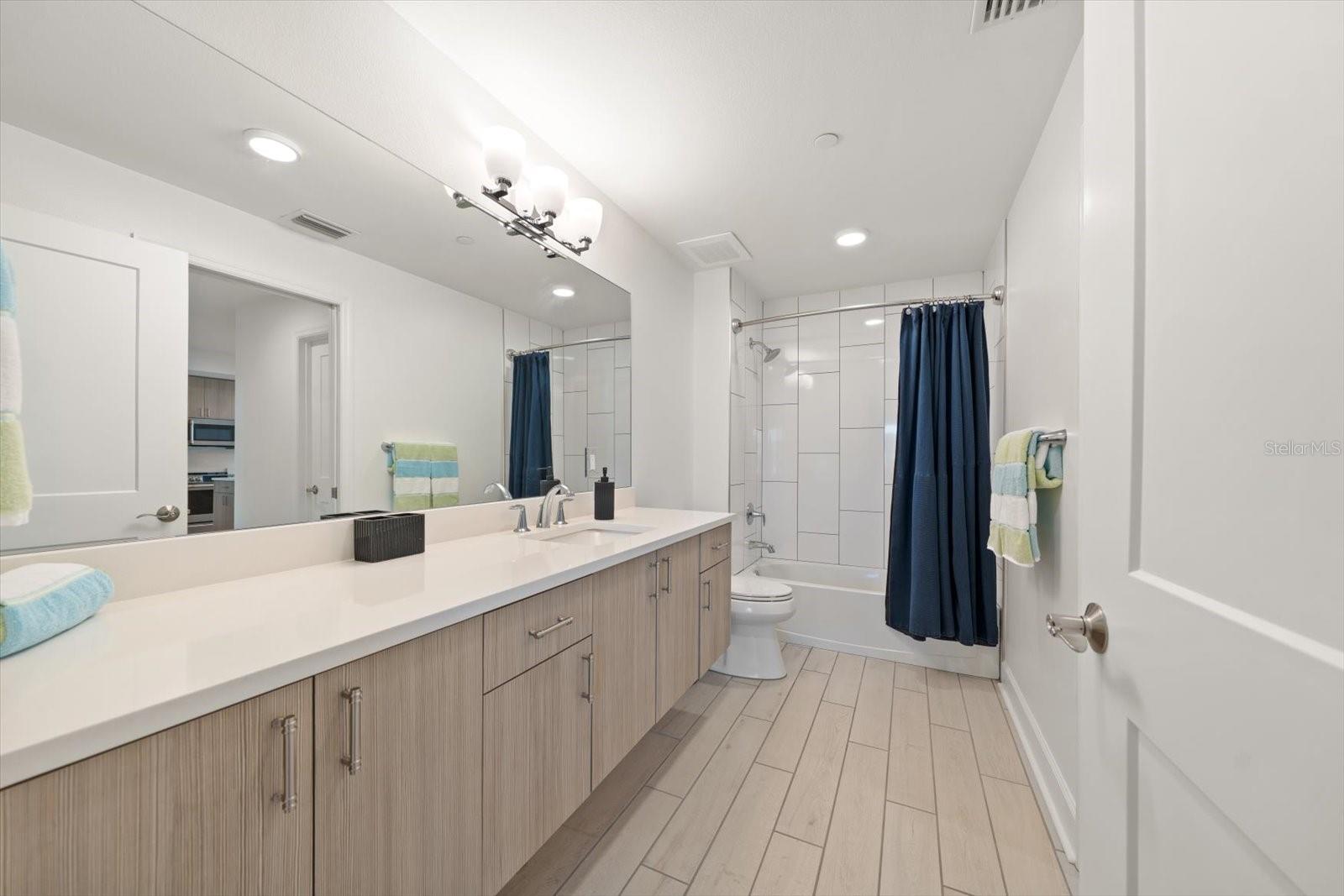 Image 20 of 23 For 125 Island Way 402