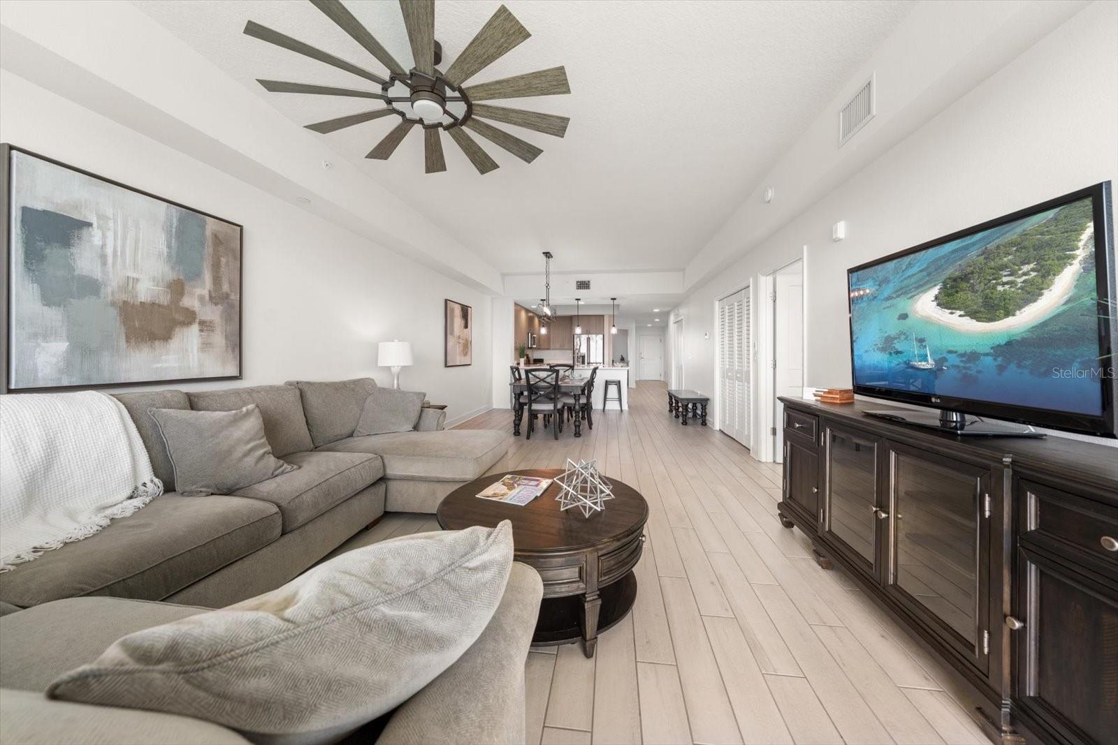 Image 7 of 23 For 125 Island Way 402