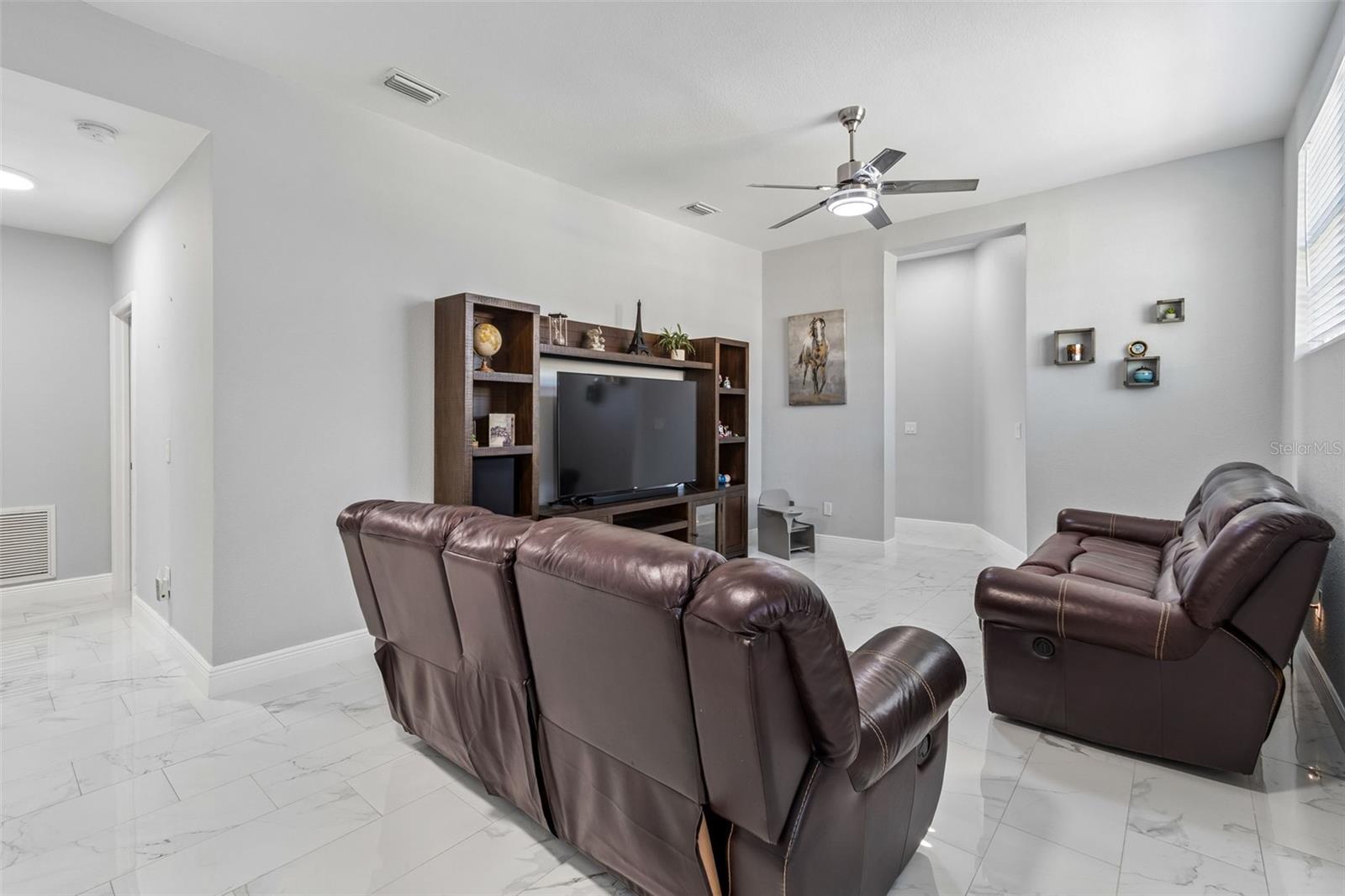 Image 15 of 95 For 5117 Lincoln Avenue