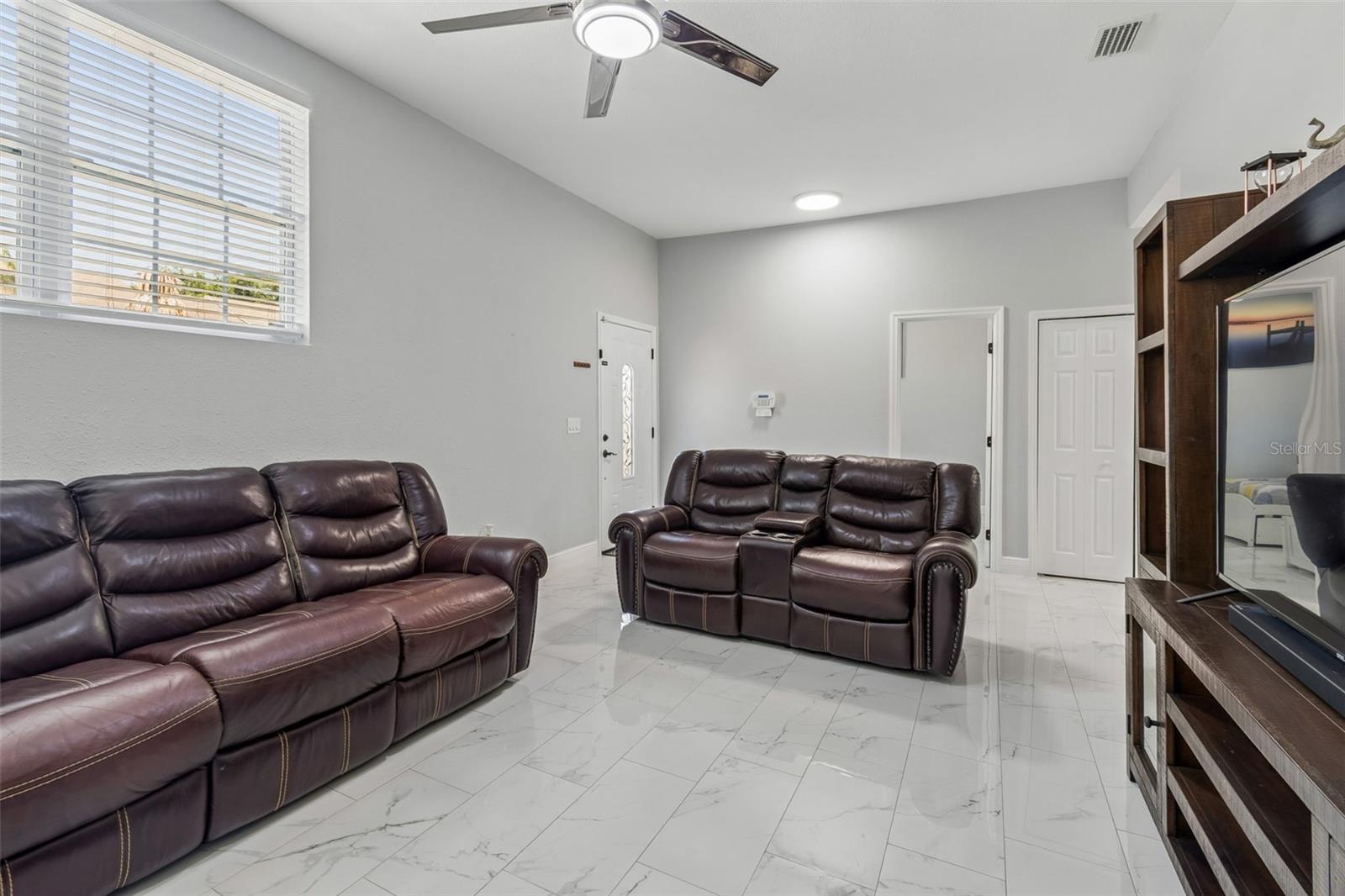 Image 17 of 95 For 5117 Lincoln Avenue