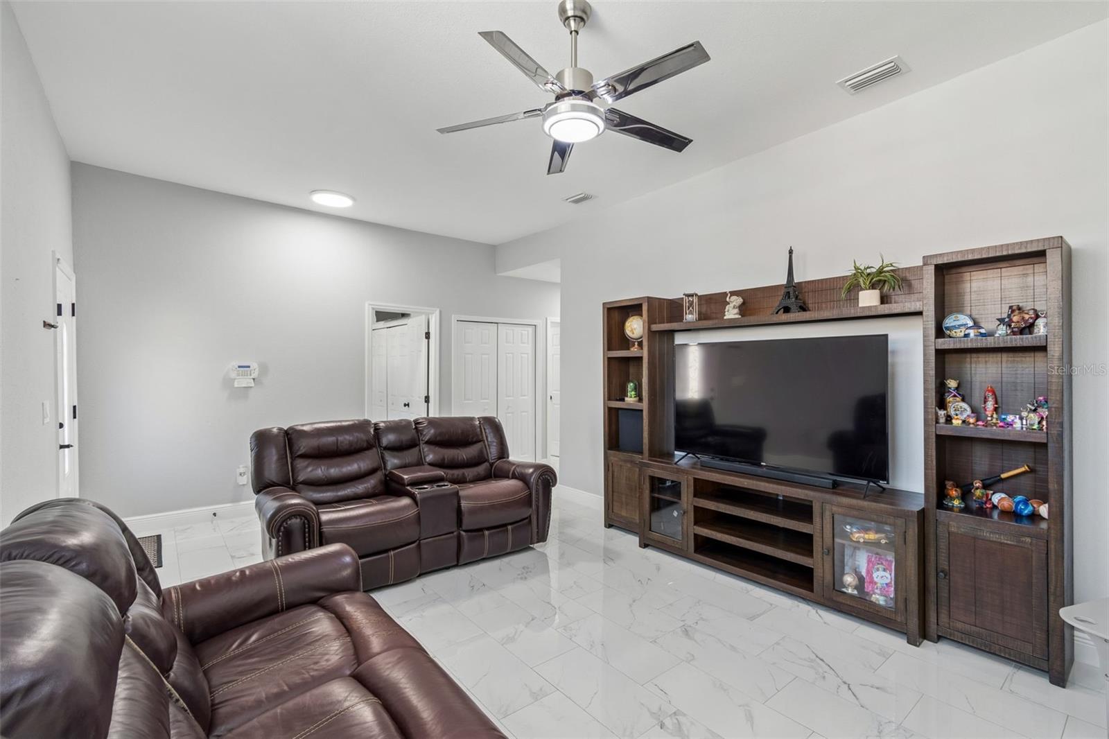 Image 18 of 95 For 5117 Lincoln Avenue