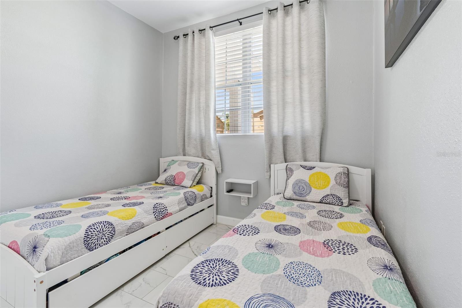 Image 20 of 95 For 5117 Lincoln Avenue