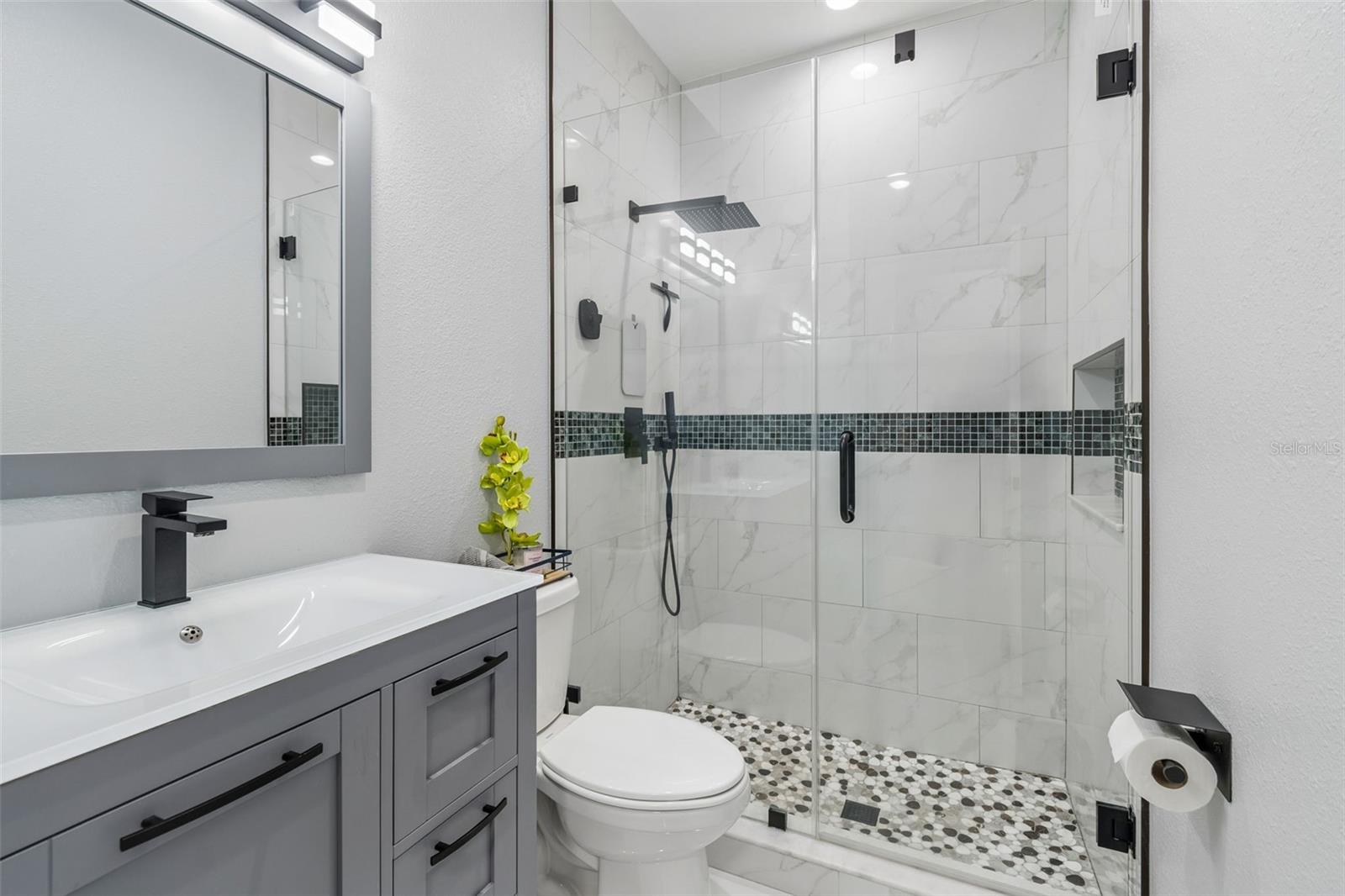 Image 23 of 95 For 5117 Lincoln Avenue