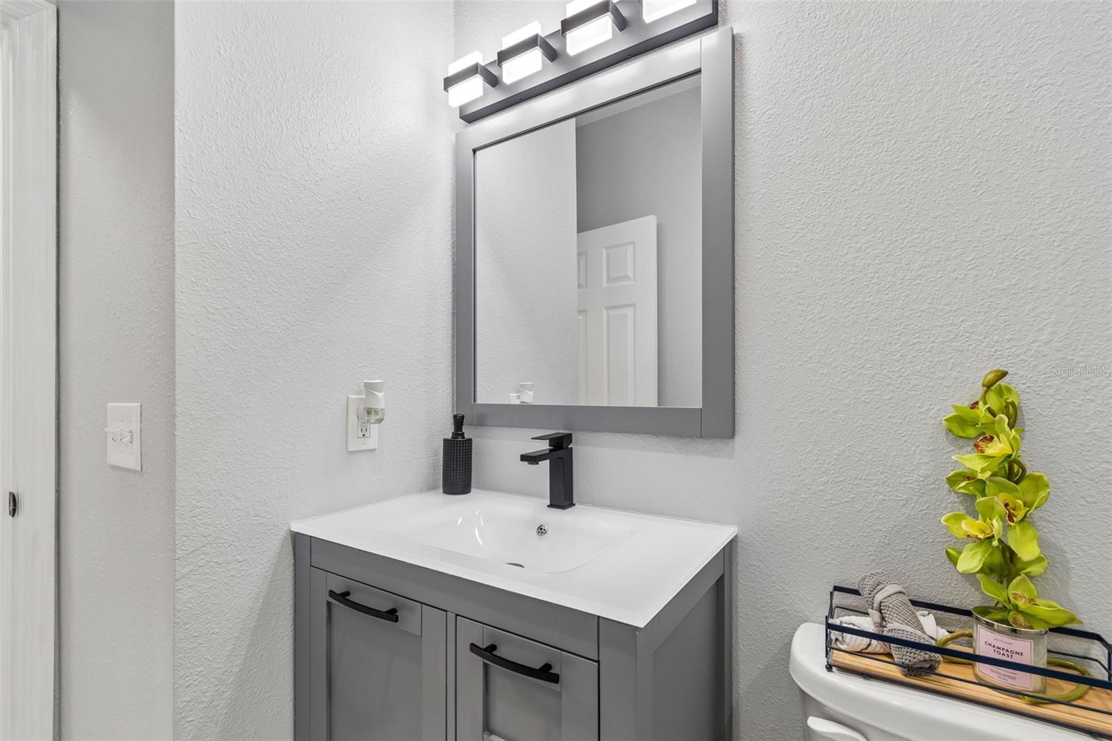 Image 25 of 95 For 5117 Lincoln Avenue