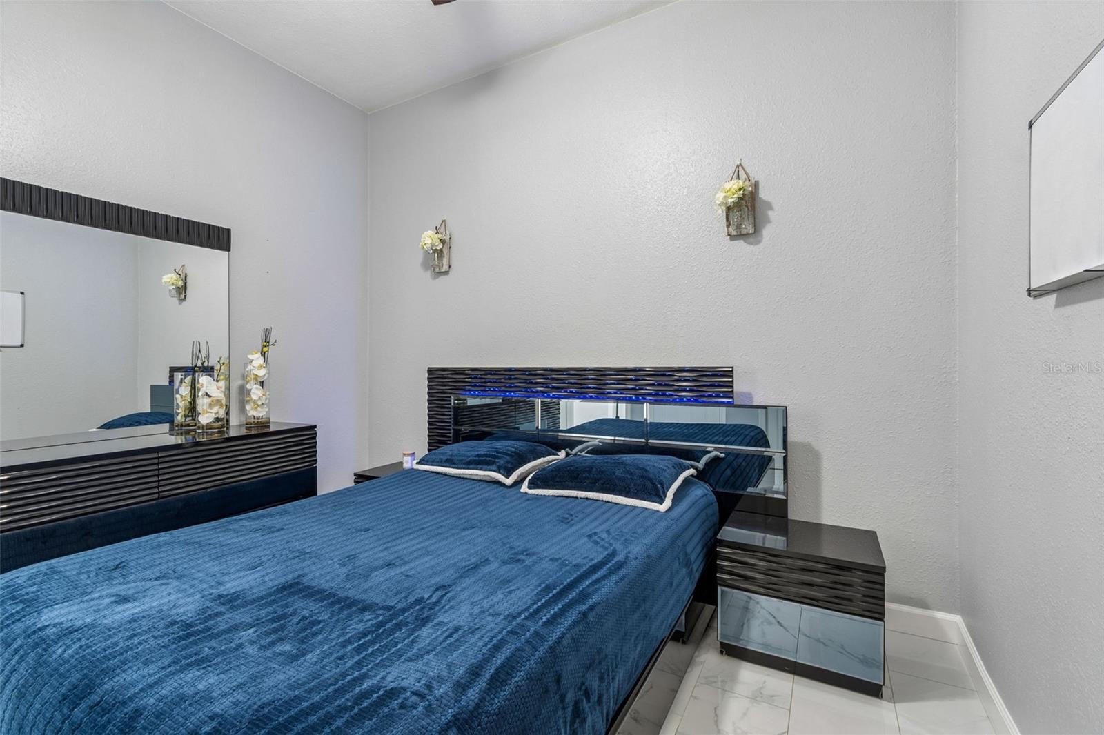 Image 27 of 95 For 5117 Lincoln Avenue