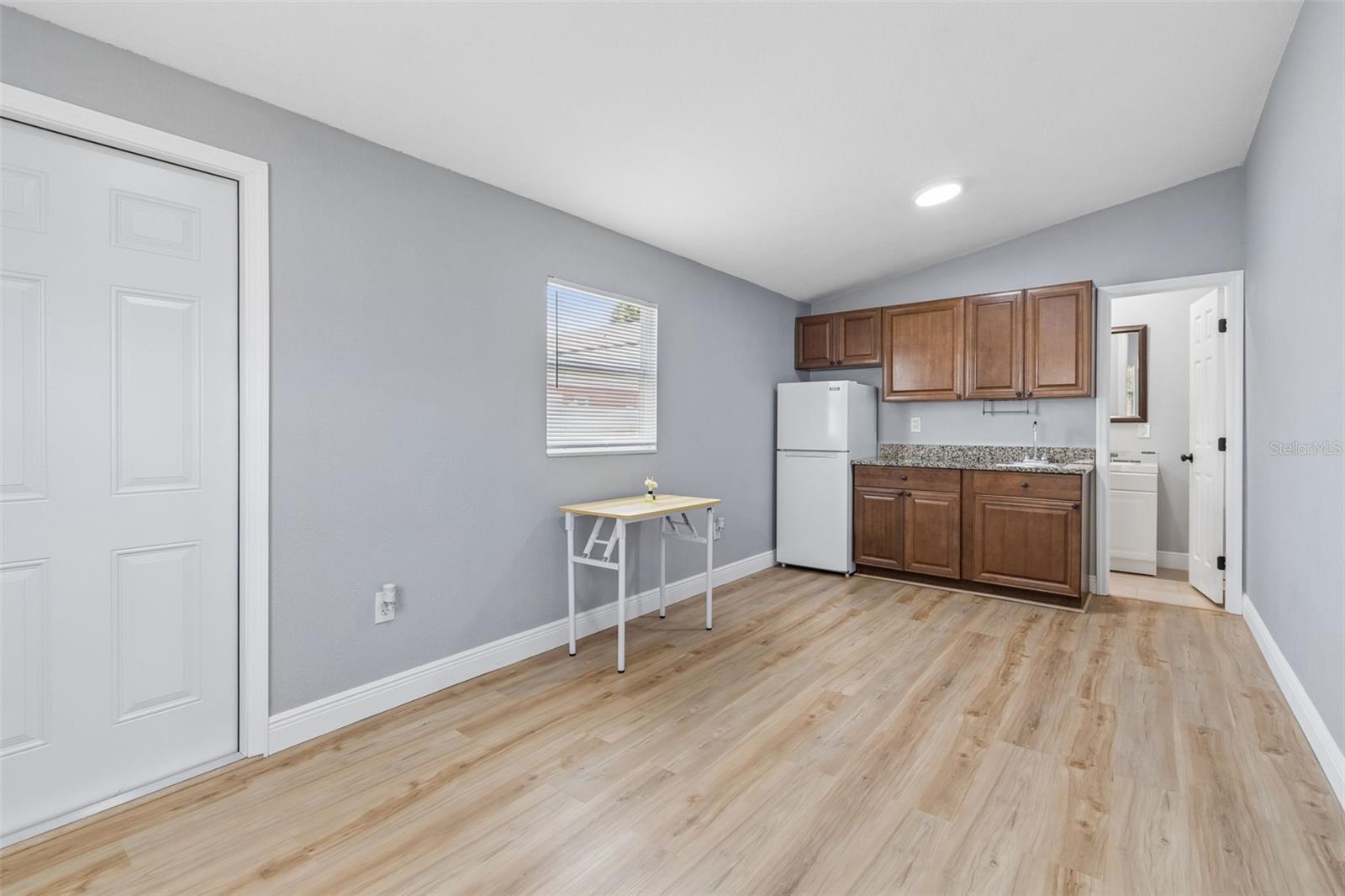 Image 30 of 95 For 5117 Lincoln Avenue