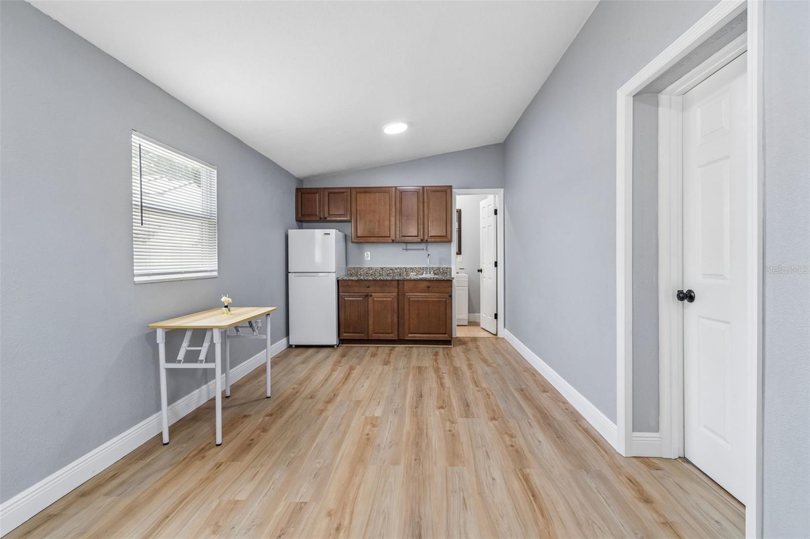 Image 31 of 95 For 5117 Lincoln Avenue