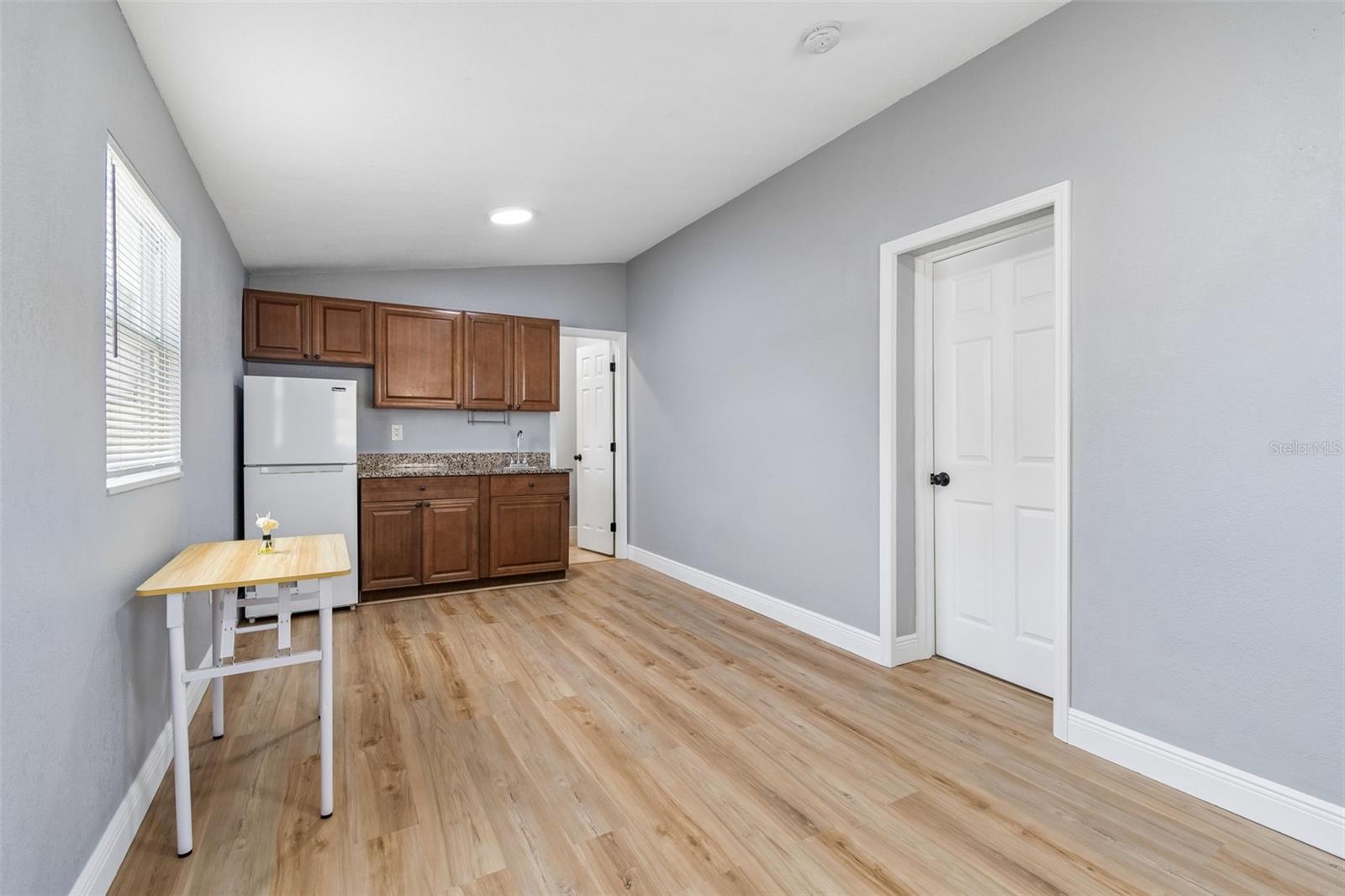 Image 32 of 95 For 5117 Lincoln Avenue