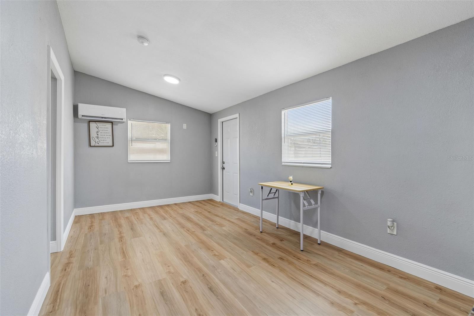 Image 34 of 95 For 5117 Lincoln Avenue