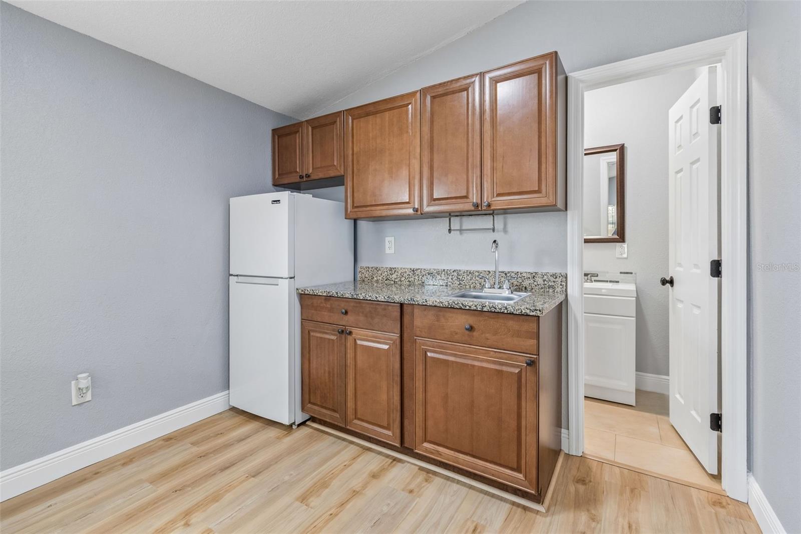 Image 36 of 95 For 5117 Lincoln Avenue