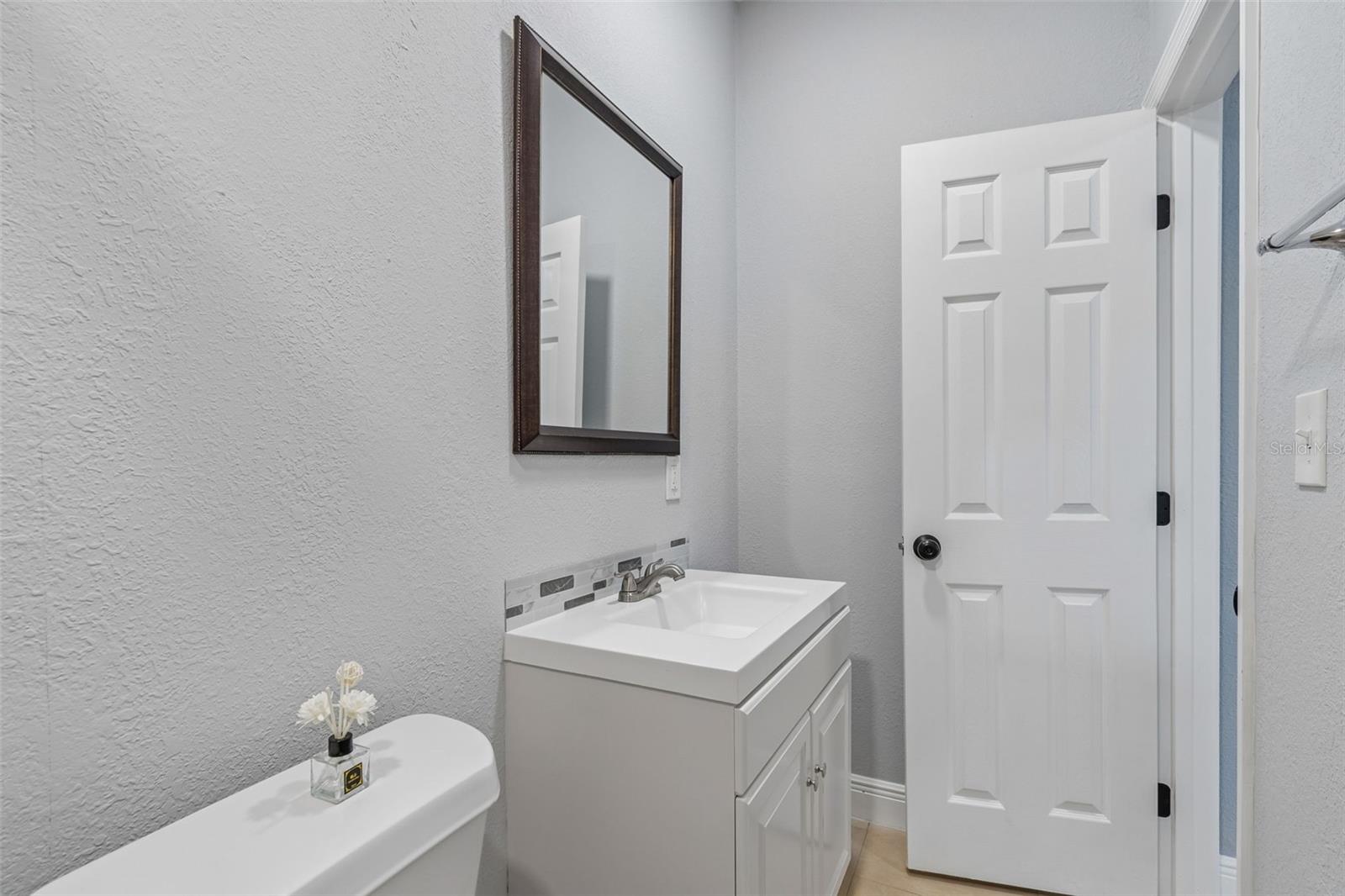 Image 39 of 95 For 5117 Lincoln Avenue