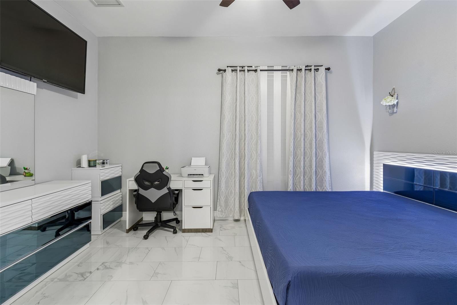 Image 42 of 95 For 5117 Lincoln Avenue