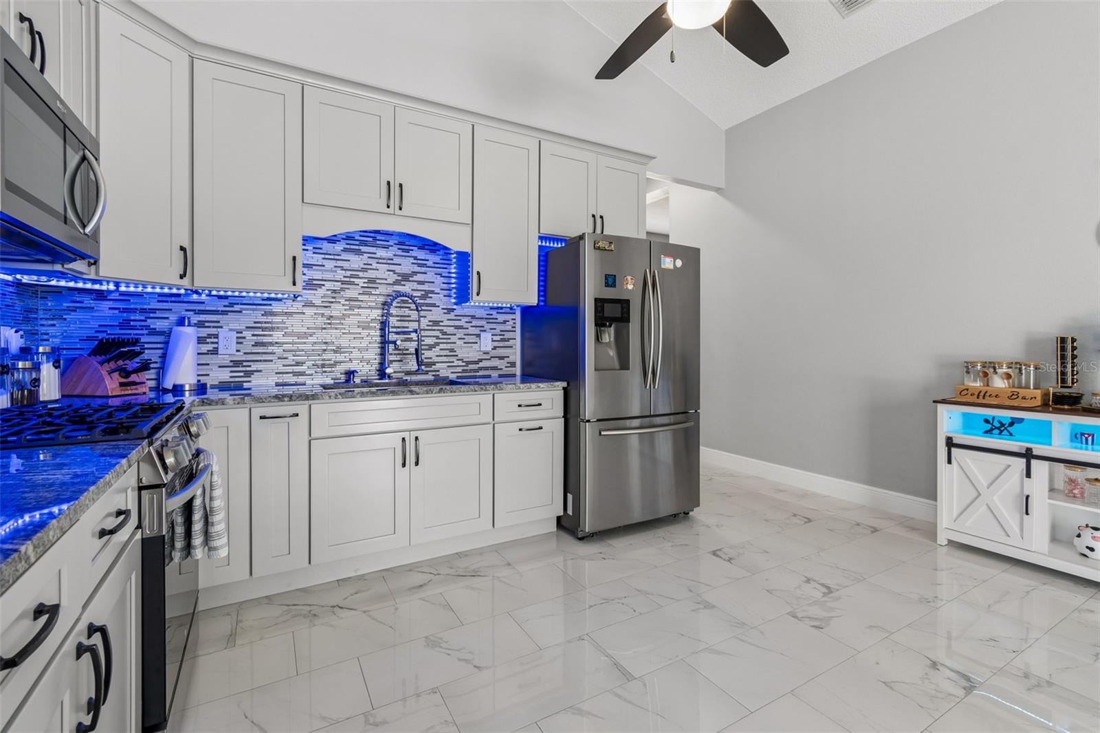 Image 51 of 95 For 5117 Lincoln Avenue