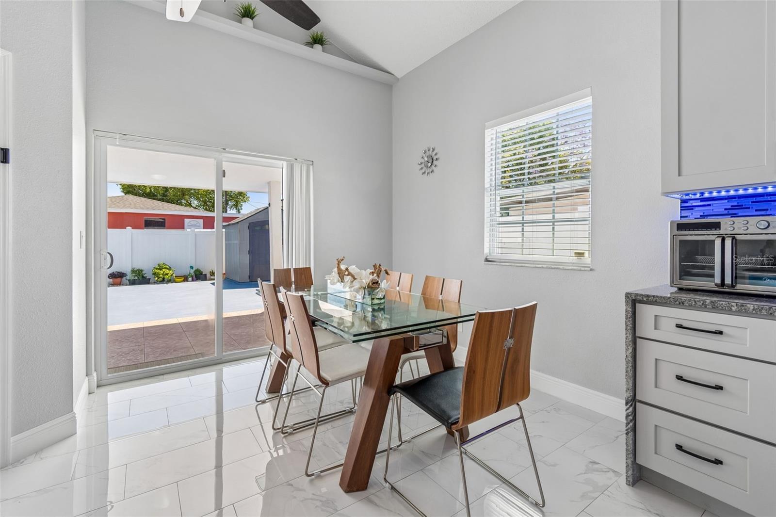 Image 52 of 95 For 5117 Lincoln Avenue