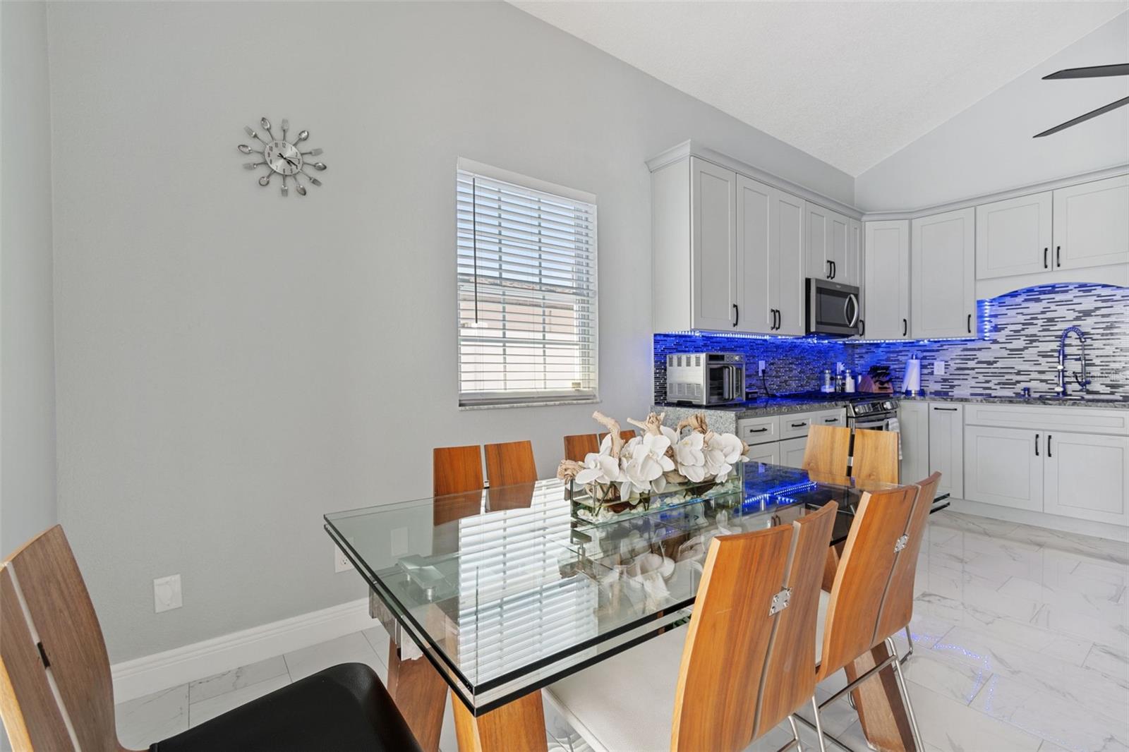 Image 53 of 95 For 5117 Lincoln Avenue